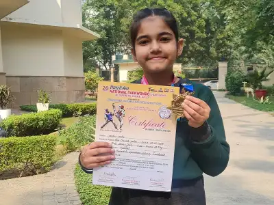 Yashvi Yadav with her National Taekwondo Championship award