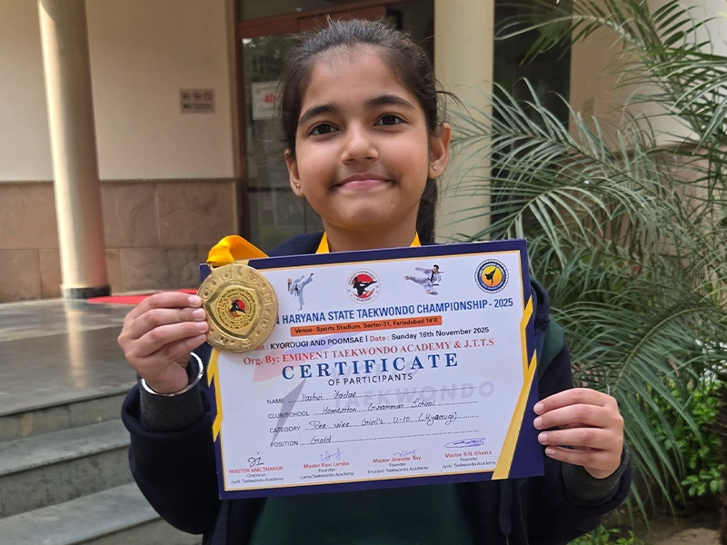 Yashvi Yadav with her Haryana State Taekwondo Championship award